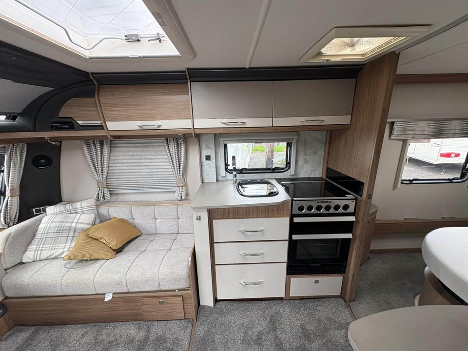 Product photo of 2018 Coachman VIP 575