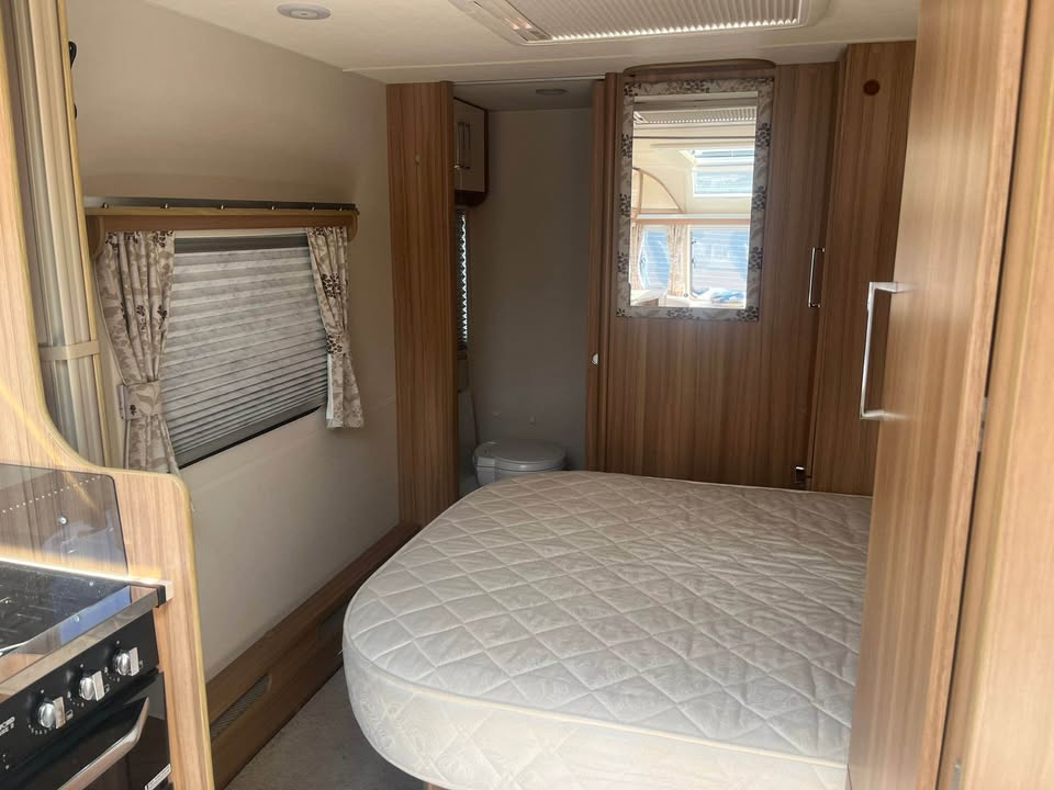 Product photo of 2017 Lunar  Ultima 560