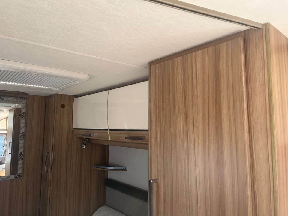 Product photo of 2017 Lunar  Ultima 560