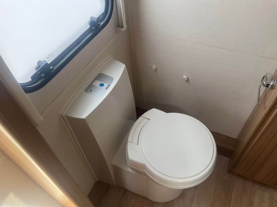 Product photo of 2017 Lunar  Ultima 560
