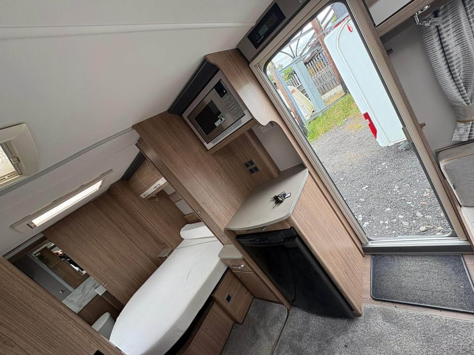 Product photo of 2018 Coachman VIP 575