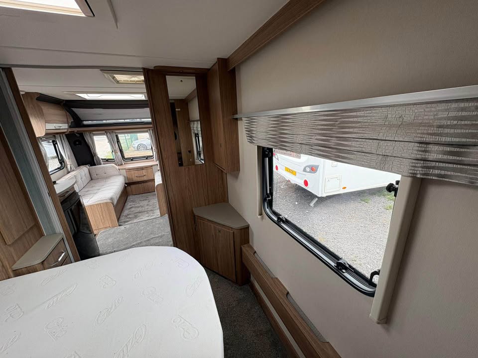 Product photo of 2018 Coachman VIP 575