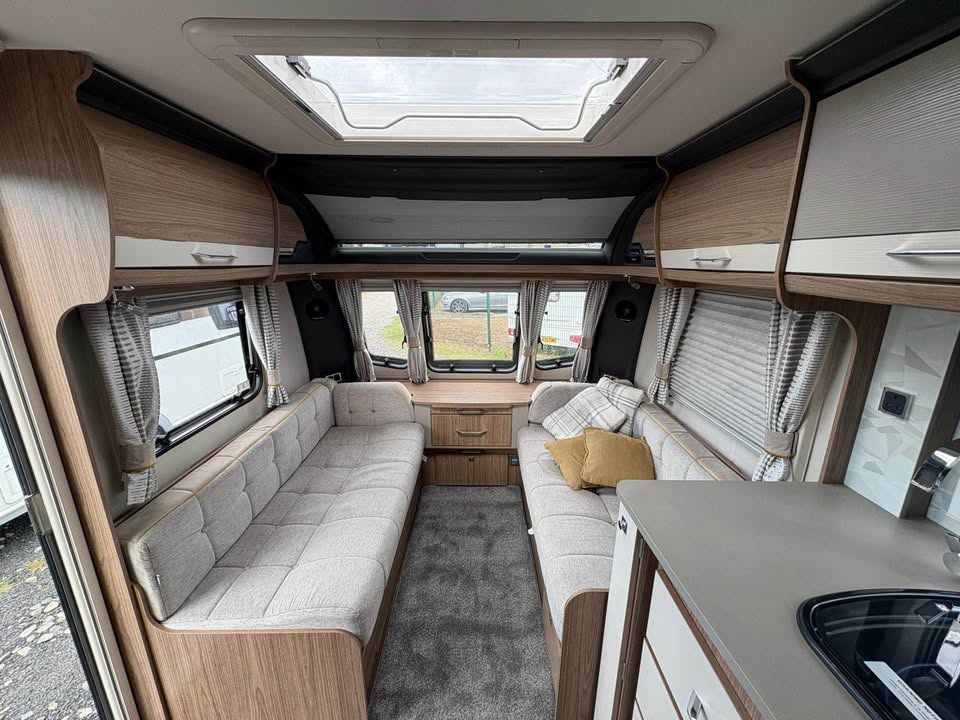 Product photo of 2018 Coachman VIP 575
