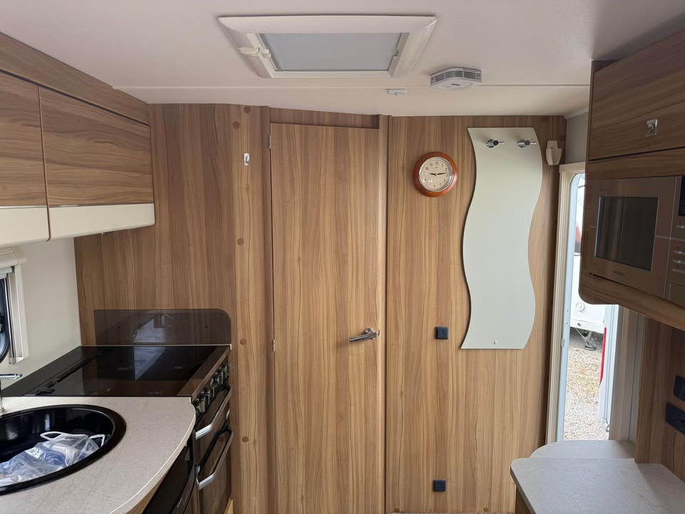 Product photo of 2015 Elddis Supreme 462