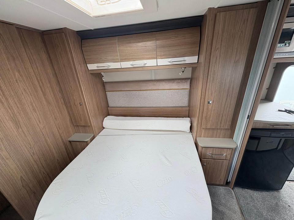 Product photo of 2018 Coachman VIP 575